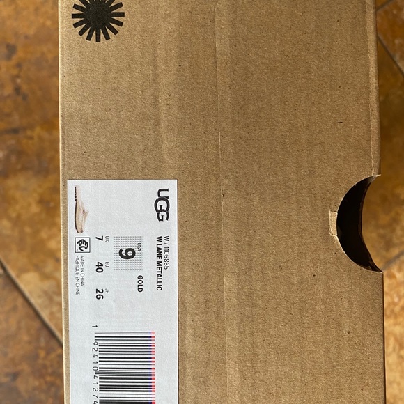 UGG - NEW LADIES GOLD WITH WHITE FUR SLIDES SIZE9 - Picture 4 of 5